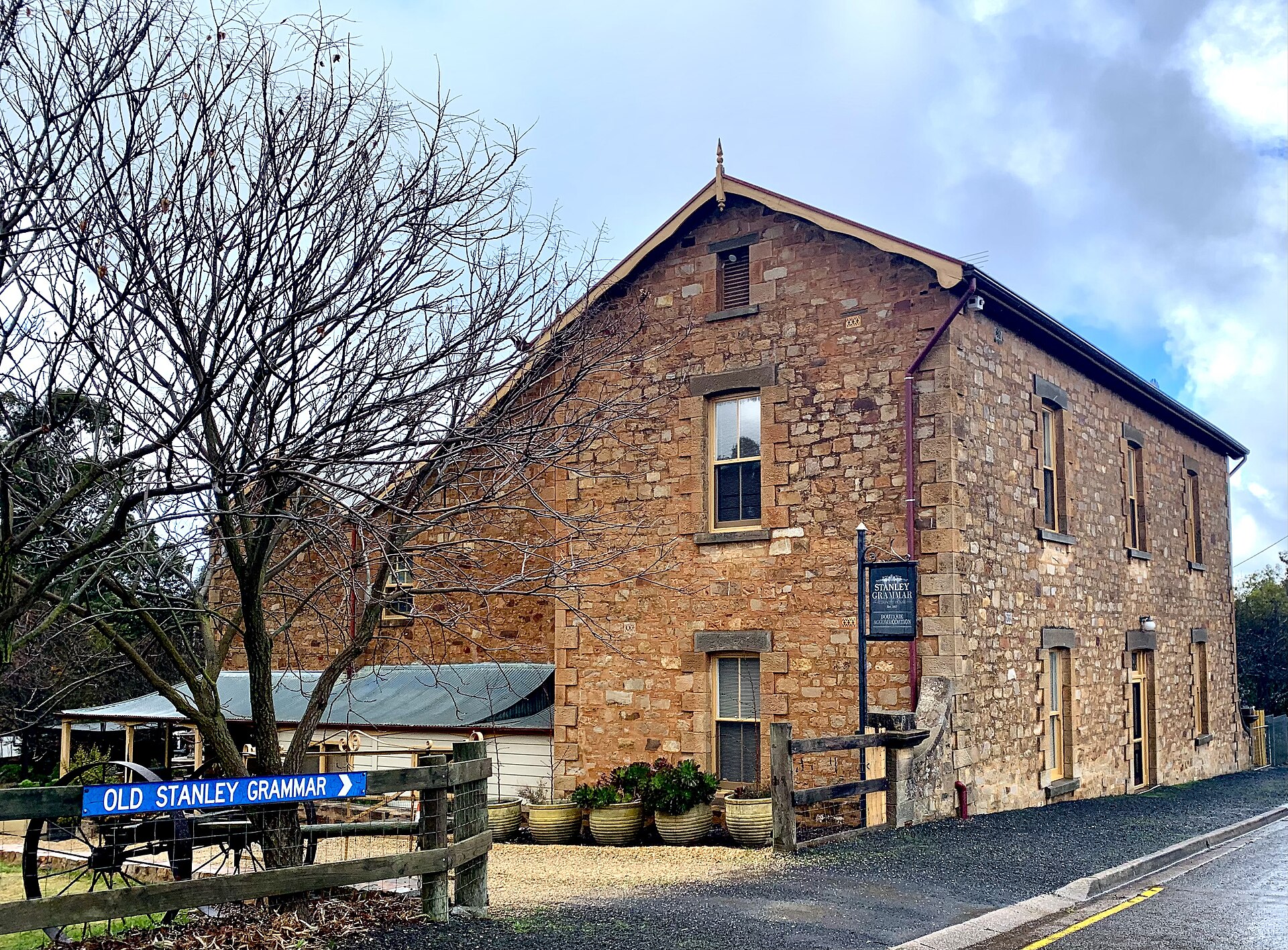Stanley Grammar Country House
